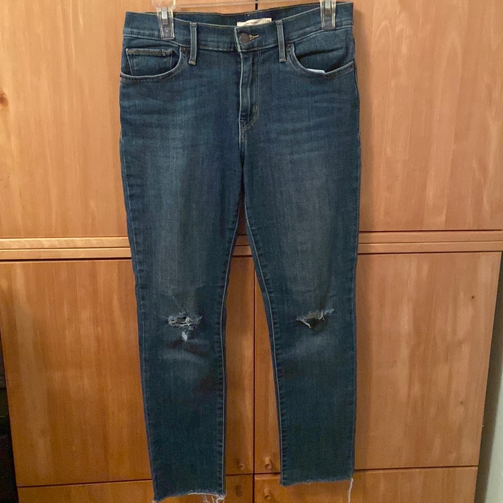 Levi’s slimming skinny jeans